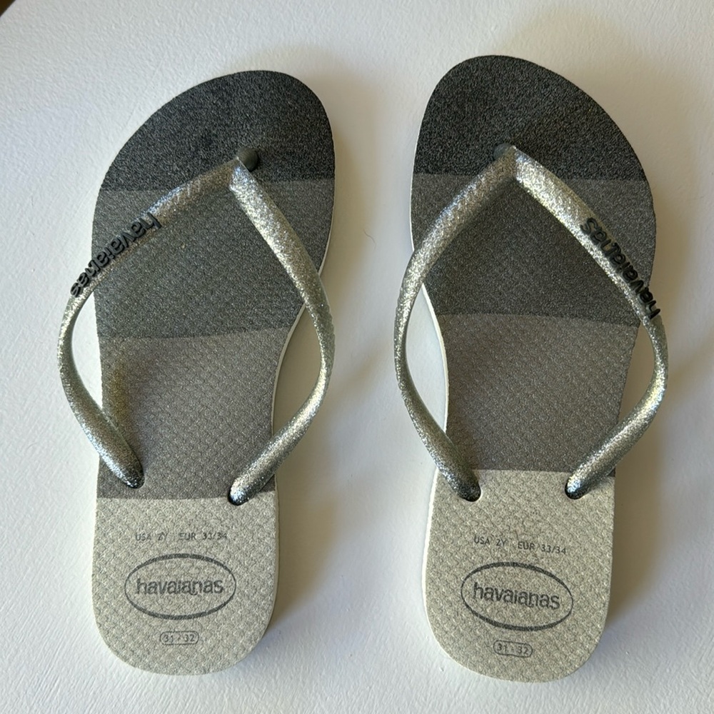 Havaianas Girls Kids Size 1/2 (31-32) Silver Flip Flops Sandals
